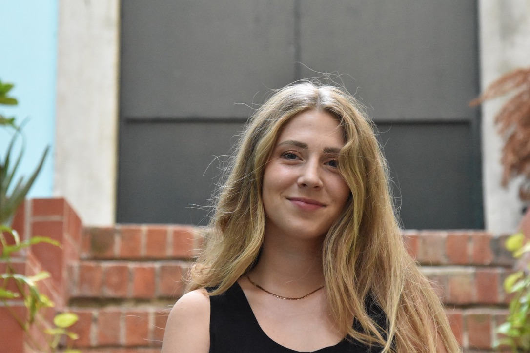 Celine Wempe smiling warmly at the camera, her eyes twinkling, conveying a cheerful and engaging expression.